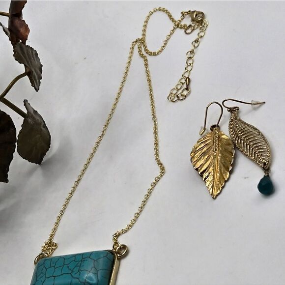 "5/$25" Goldtone Faux Turquoise Necklace & Mismatched Feather Dange Earrings - Picture 3 of 11